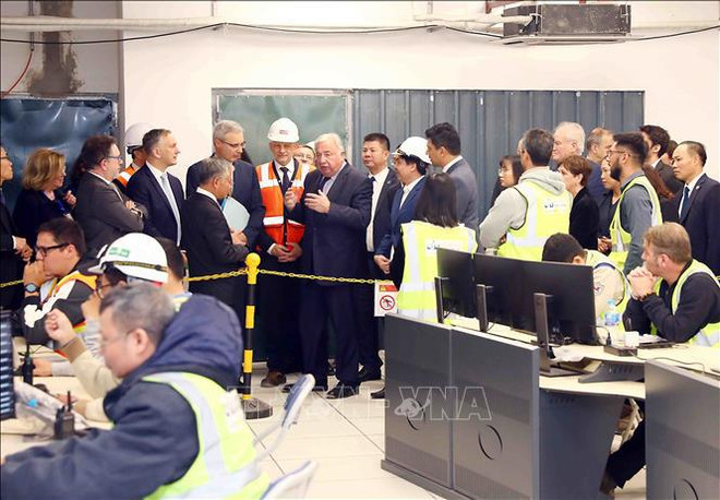 法国参议院议长走访河内城铁项目呠-河内火车站路段 ảnh 2 法国参议院议长走访河内城铁项目呠-河内火车站路段 ảnh 2