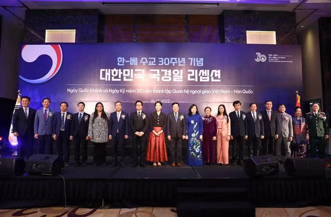 韩国国庆77周年暨越韩建交30周年庆典在河内举行 ảnh 1 韩国国庆77周年暨越韩建交30周年庆典在河内举行 ảnh 1
