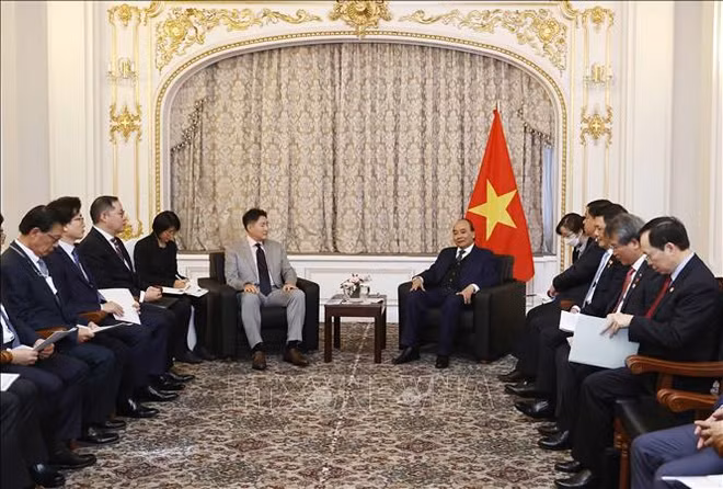 阮春福会见韩国一流经济集团代表 ảnh 1 阮春福会见韩国一流经济集团代表 ảnh 1