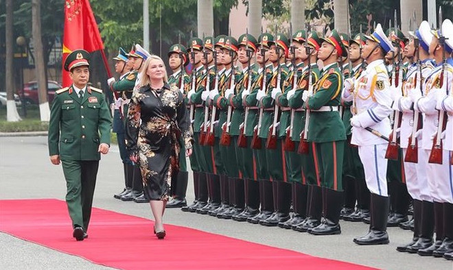 捷克国防部部长切诺秋娃对越南进行正式访问 ảnh 1 捷克国防部部长切诺秋娃对越南进行正式访问 ảnh 1