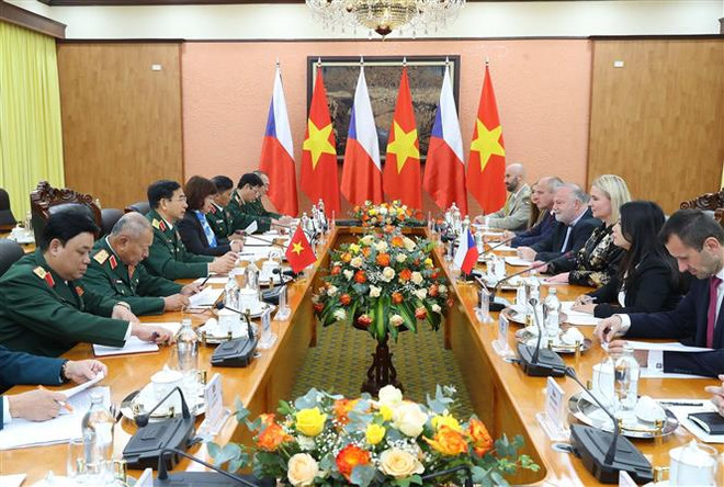 捷克国防部部长切诺秋娃对越南进行正式访问 ảnh 2 捷克国防部部长切诺秋娃对越南进行正式访问 ảnh 2