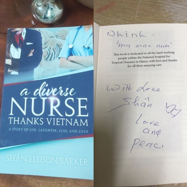 英国两名新冠肺炎患者重回越南感谢医护人员 ảnh 2