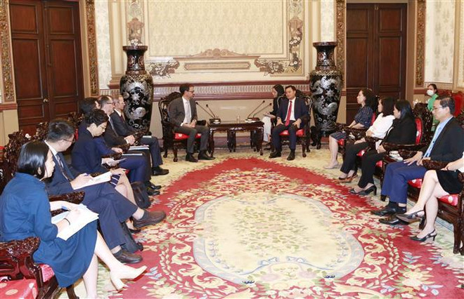 胡志明市领导会见瑞士联邦经济、教育和科研部国务秘书 ảnh 1