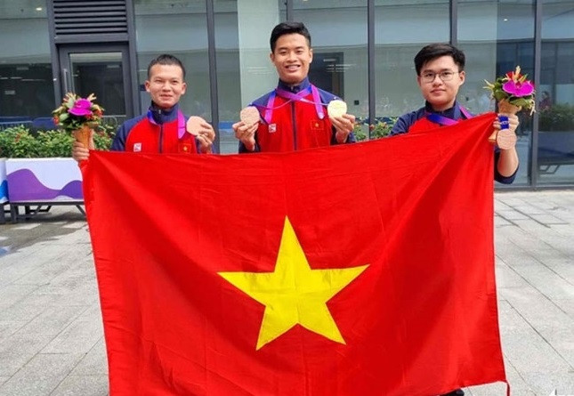 越南射击运动员范光辉和郑秋荣在亚洲射击锦标赛上获得铜牌 ảnh 1 越南射击运动员范光辉和郑秋荣在亚洲射击锦标赛上获得铜牌 ảnh 1