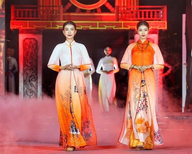 2023年河内旅游奥黛节璀璨开幕 ảnh 2 2023年河内旅游奥黛节璀璨开幕 ảnh 2