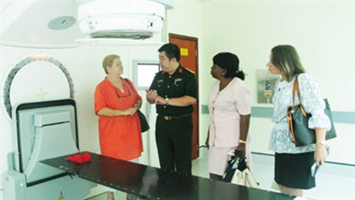 越南与古巴军医加强癌症治疗领域合作 ảnh 1