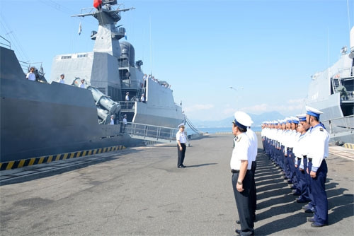越南海军丁先皇号导弹护卫舰起航参加海上国际阅兵式 ảnh 1 越南海军丁先皇号导弹护卫舰起航参加海上国际阅兵式 ảnh 1