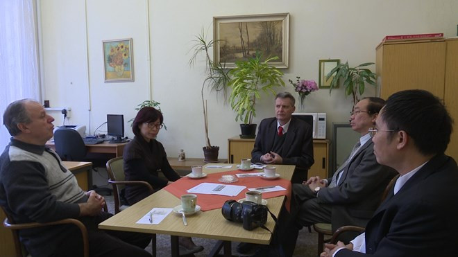 越共十二大:外国政界人士和媒体记者称越南革新事业一定取得新成就 ảnh 1 越共十二大:外国政界人士和媒体记者称越南革新事业一定取得新成就 ảnh 1