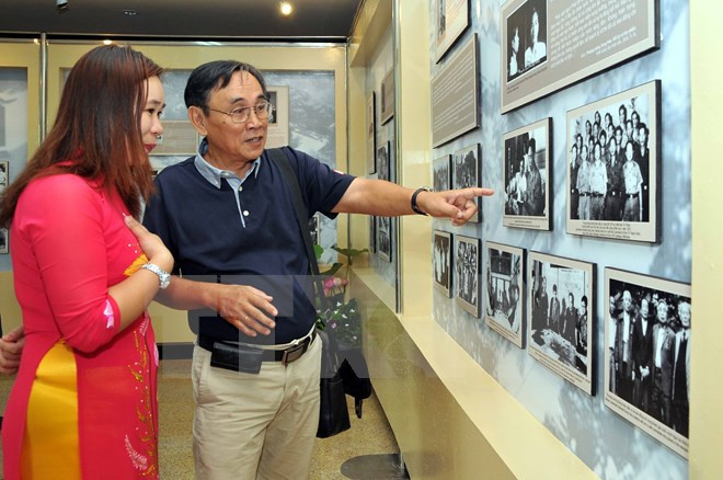 越共十二大:“终身献给党的事业”专题展会在火炉监狱开展 ảnh 1 越共十二大:“终身献给党的事业”专题展会在火炉监狱开展 ảnh 1