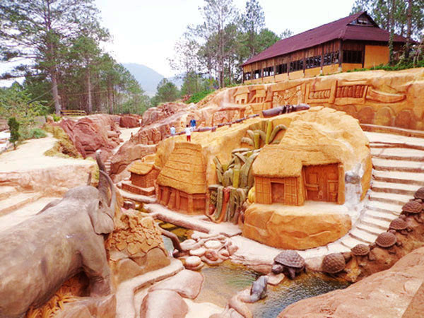 大叻市吸引游客的一处新旅游景点——黏土地道 ảnh 1 大叻市吸引游客的一处新旅游景点——黏土地道 ảnh 1