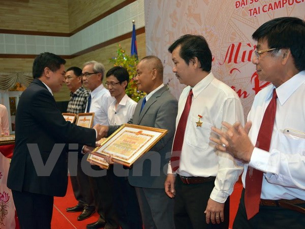 越南驻外使领馆举行迎春活动 ảnh 1