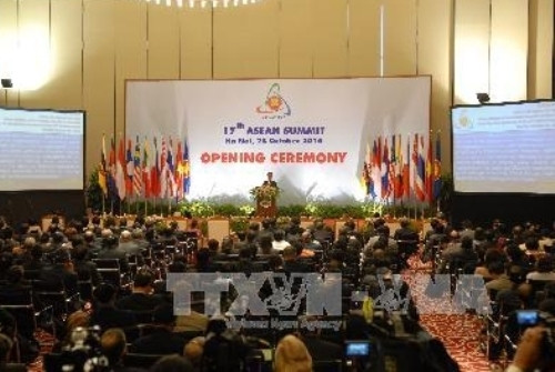 外交工作对党和国家制定对外路线起着重要作用 ảnh 1