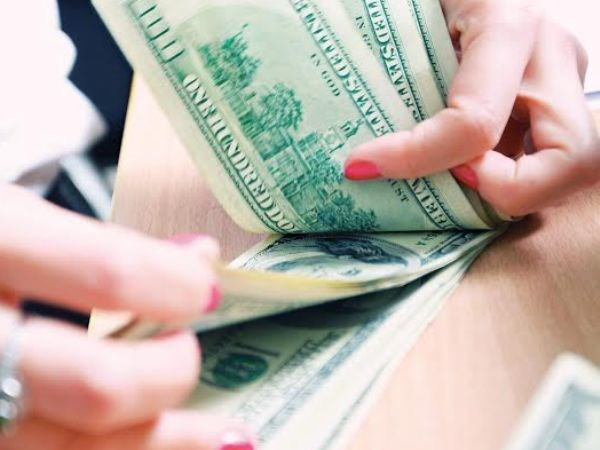 越南国家银行将采取一切措施稳定外汇市场 ảnh 1