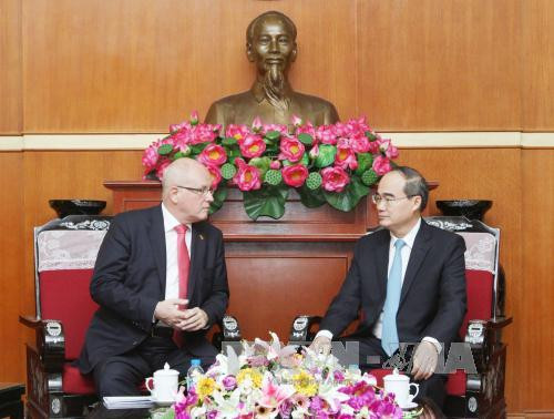 越南祖国阵线中央委员会主席会见德国客人 ảnh 1 越南祖国阵线中央委员会主席会见德国客人 ảnh 1