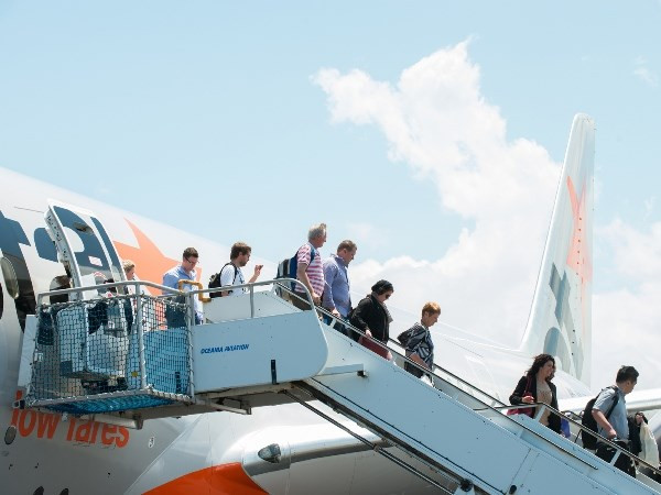 泰国曼谷爆炸案:越捷帮助赴泰游客更改乘机时间 ảnh 1 泰国曼谷爆炸案:越捷帮助赴泰游客更改乘机时间 ảnh 1