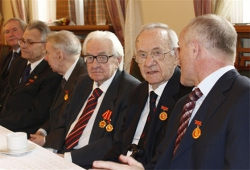 执行特殊任务中的俄罗斯朋友：战争的艰苦岁月 ảnh 1