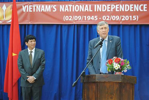 越南驻各国大使馆纷纷举行仪式庆祝九•二国庆70周年 ảnh 3 越南驻各国大使馆纷纷举行仪式庆祝九•二国庆70周年 ảnh 3