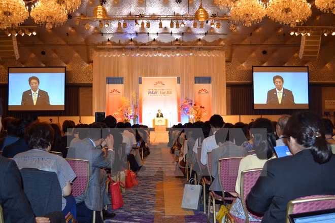 越南国会副主席阮氏金银出席在日本举行的世界妇女大会论坛 ảnh 1