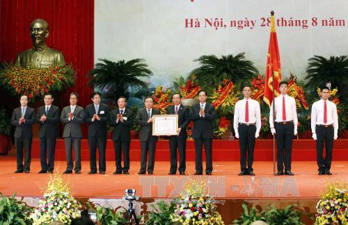 阮晋勇总理出席政府办公厅传统日70周年纪念典礼 ảnh 3 阮晋勇总理出席政府办公厅传统日70周年纪念典礼 ảnh 3