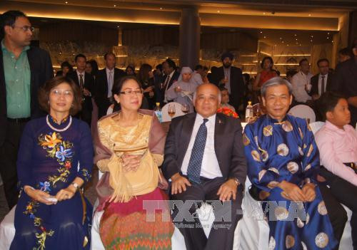 越南驻各国大使馆纷纷举行仪式庆祝九•二国庆70周年 ảnh 2 越南驻各国大使馆纷纷举行仪式庆祝九•二国庆70周年 ảnh 2