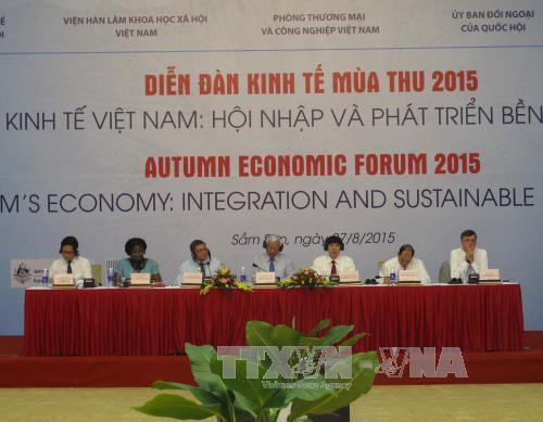 2015年秋季经济论坛在越南清化省开幕 ảnh 1