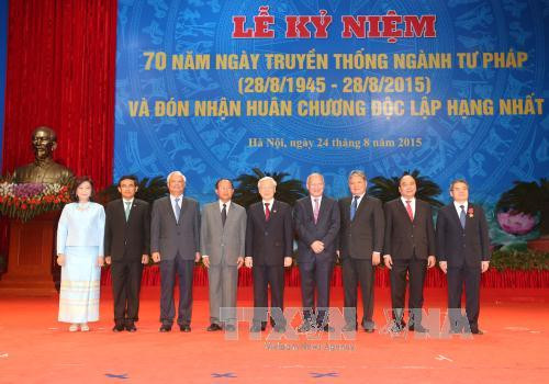 阮富仲总书记出席越南司法部门成立70周年纪念活动 ảnh 2 阮富仲总书记出席越南司法部门成立70周年纪念活动 ảnh 2