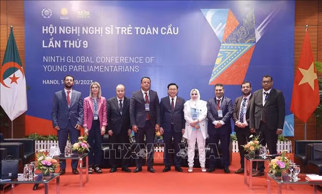 越南国会主席王廷惠会见阿尔及利亚国民议会副议长Monder Bouden ảnh 1