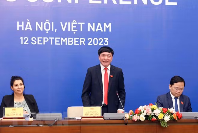 第九届全球年轻议员大会前夕：越南国会办公厅主任裴文强：携手促进数字化转型和创新 ảnh 1