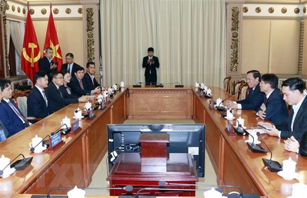 胡志明市领导会见老挝和柬埔寨学者 ảnh 1 胡志明市领导会见老挝和柬埔寨学者 ảnh 1