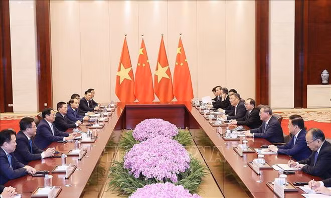 越南政府总理范明政与中国国务院总理李强举行会谈 ảnh 2 越南政府总理范明政与中国国务院总理李强举行会谈 ảnh 2