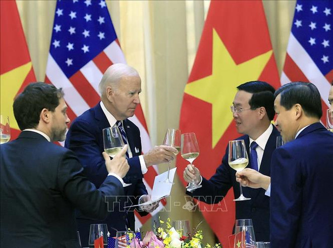 越南国家主席武文赏举行盛大国宴 款待美国总统拜登 ảnh 1 越南国家主席武文赏举行盛大国宴 款待美国总统拜登 ảnh 1