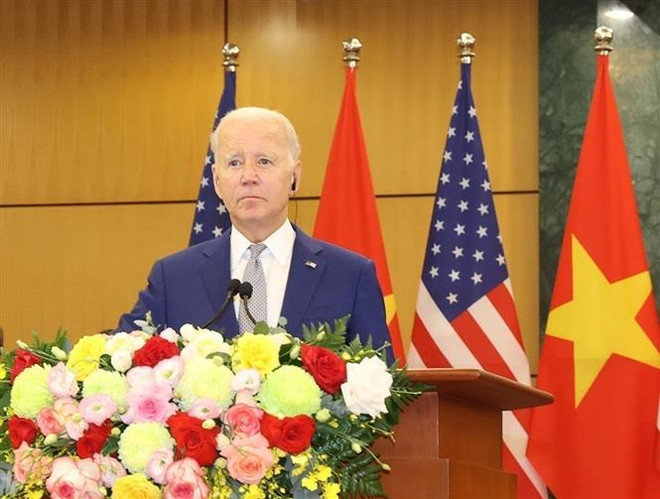 美国总统乔·拜登在与越共中央总书记阮富仲会谈后举行联合记者会上的讲话 （译本） ảnh 1