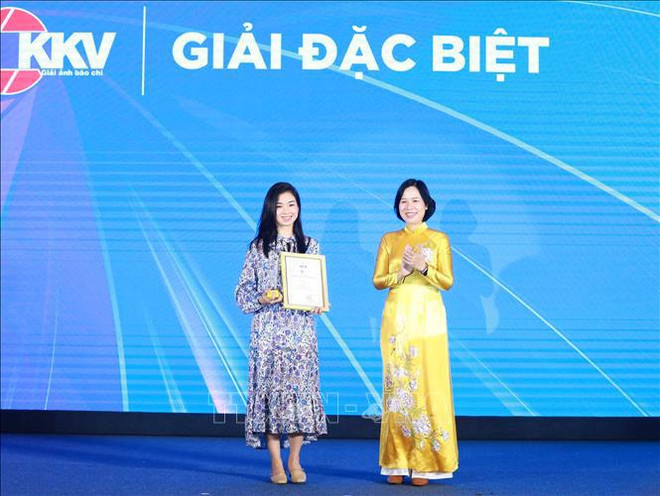 越通社举行第六届黄金瞬间新闻摄影奖颁奖仪式 ảnh 1 越通社举行第六届黄金瞬间新闻摄影奖颁奖仪式 ảnh 1