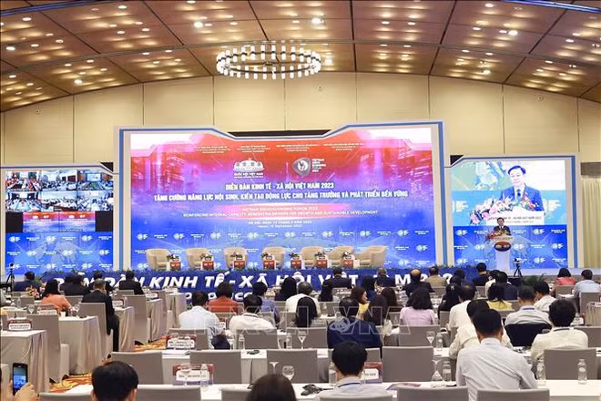 2023年越南经济社会论坛闭幕：增强内生能力 激发增长动力 ảnh 1
