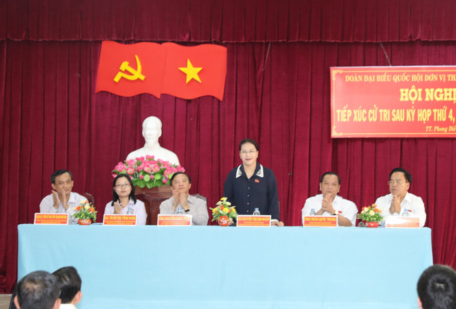 国会主席阮氏金银接待芹苴市丰田县选民 ảnh 1 国会主席阮氏金银接待芹苴市丰田县选民 ảnh 1