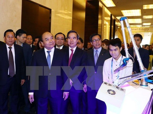 政府总理阮春福:第四次工业革命是实现民族繁荣昌盛渴望的机会 ảnh 2 政府总理阮春福:第四次工业革命是实现民族繁荣昌盛渴望的机会 ảnh 2