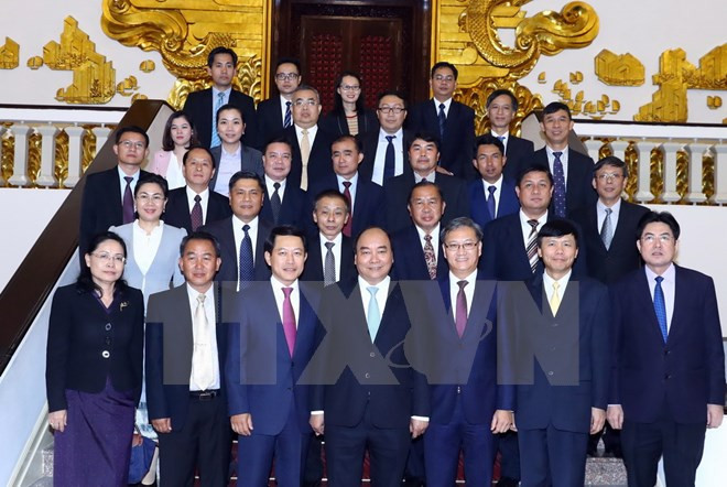 越南政府总理阮春福会见老挝外交部长 ảnh 1 越南政府总理阮春福会见老挝外交部长 ảnh 1