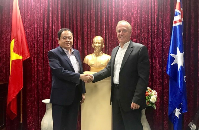 越南祖国阵线中央委员会主席陈青敏会见澳大利亚海鲜进口商协会执行主席 ảnh 1 越南祖国阵线中央委员会主席陈青敏会见澳大利亚海鲜进口商协会执行主席 ảnh 1