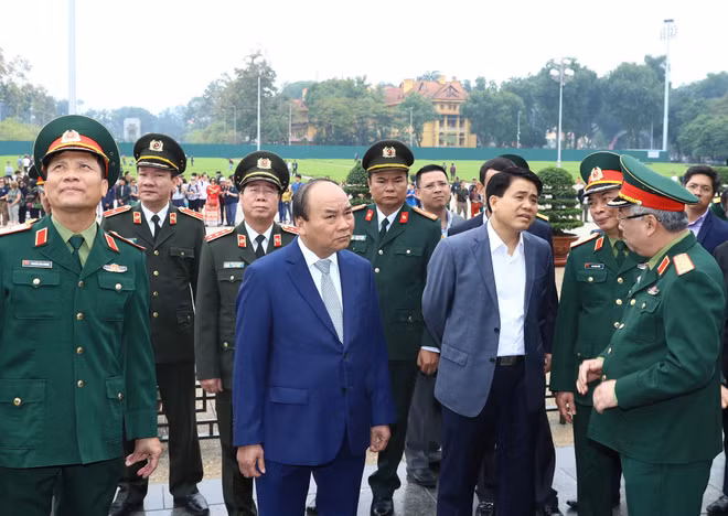 阮春福高度评价胡志明主席陵管委会的工作成绩 ảnh 1