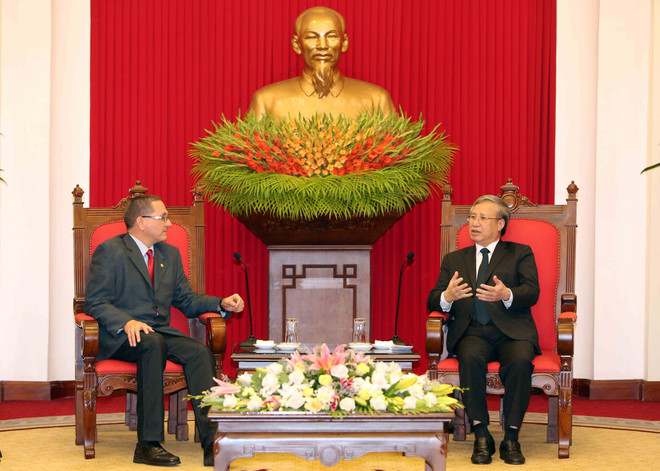 越共中央书记处常务书记陈国旺会见委内瑞拉统一社会主义党代表团 ảnh 1 越共中央书记处常务书记陈国旺会见委内瑞拉统一社会主义党代表团 ảnh 1