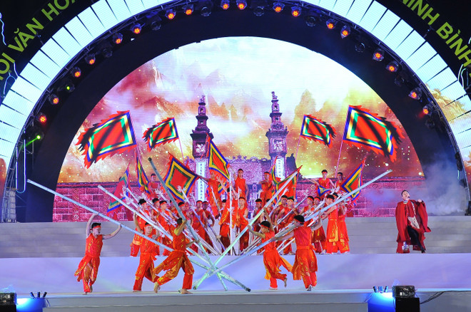 政府副总理武德儋出席2018年宁平省文化体育与旅游节开幕式 ảnh 1 政府副总理武德儋出席2018年宁平省文化体育与旅游节开幕式 ảnh 1