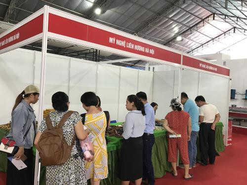 2018年越南国际建材展开幕 逾300家企业参展 ảnh 1 2018年越南国际建材展开幕 逾300家企业参展 ảnh 1