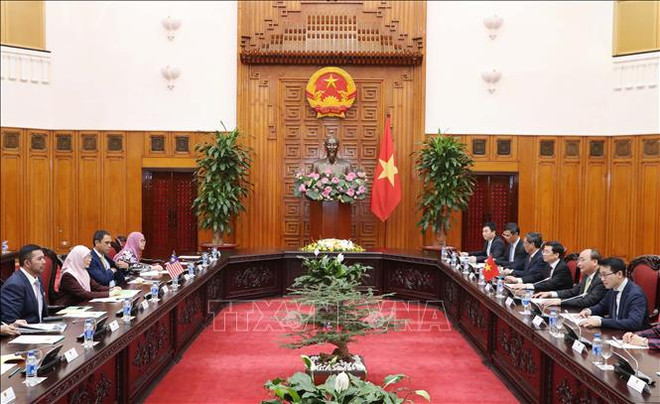 阮春福会见马来西亚副总理旺·阿兹莎 ảnh 2 阮春福会见马来西亚副总理旺·阿兹莎 ảnh 2