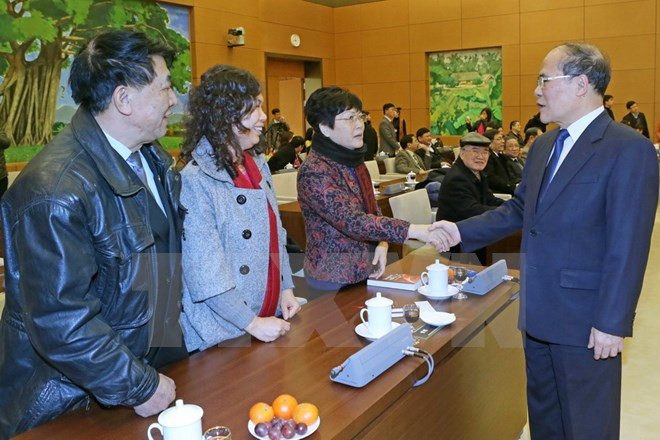 越南国会主席阮生雄会见历届国会代表 ảnh 1 越南国会主席阮生雄会见历届国会代表 ảnh 1