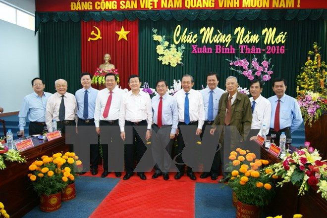 张晋创主席向隆安、同塔省党部、政府和人民拜年 ảnh 1 张晋创主席向隆安、同塔省党部、政府和人民拜年 ảnh 1