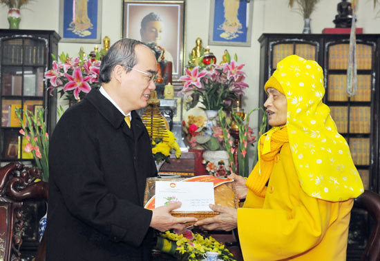 越南祖国阵线中央委员会主席阮善仁春节走访慰问宗教界人士 ảnh 1 越南祖国阵线中央委员会主席阮善仁春节走访慰问宗教界人士 ảnh 1