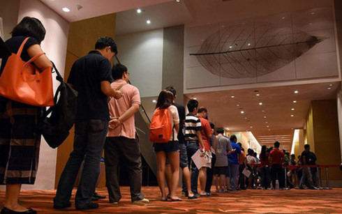 新加坡人在新年存款以求好运吉祥 ảnh 1