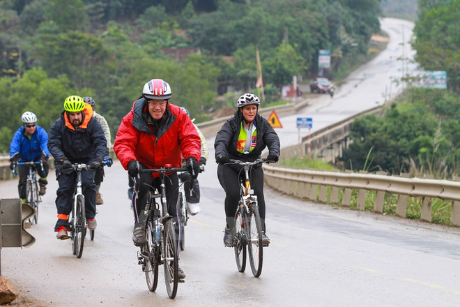美国驻越大使结束从河内至承天顺化省的自行车旅程 ảnh 1 美国驻越大使结束从河内至承天顺化省的自行车旅程 ảnh 1