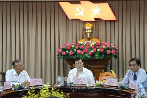 张晋创主席向隆安、同塔省党部、政府和人民拜年 ảnh 4 张晋创主席向隆安、同塔省党部、政府和人民拜年 ảnh 4