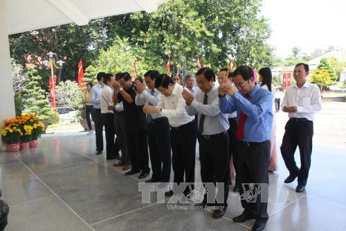 张晋创主席向隆安、同塔省党部、政府和人民拜年 ảnh 5 张晋创主席向隆安、同塔省党部、政府和人民拜年 ảnh 5